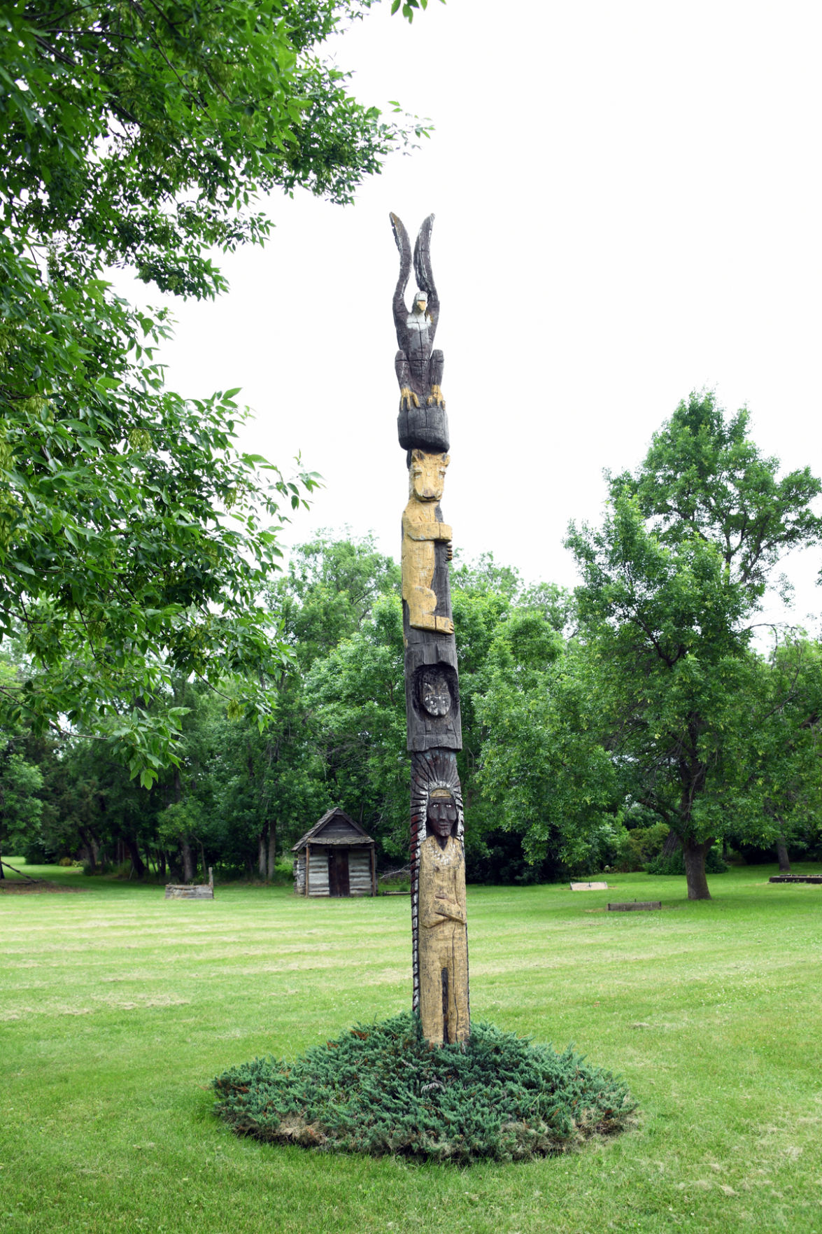 150 A totem pole in the Winnetoon Park.JPG